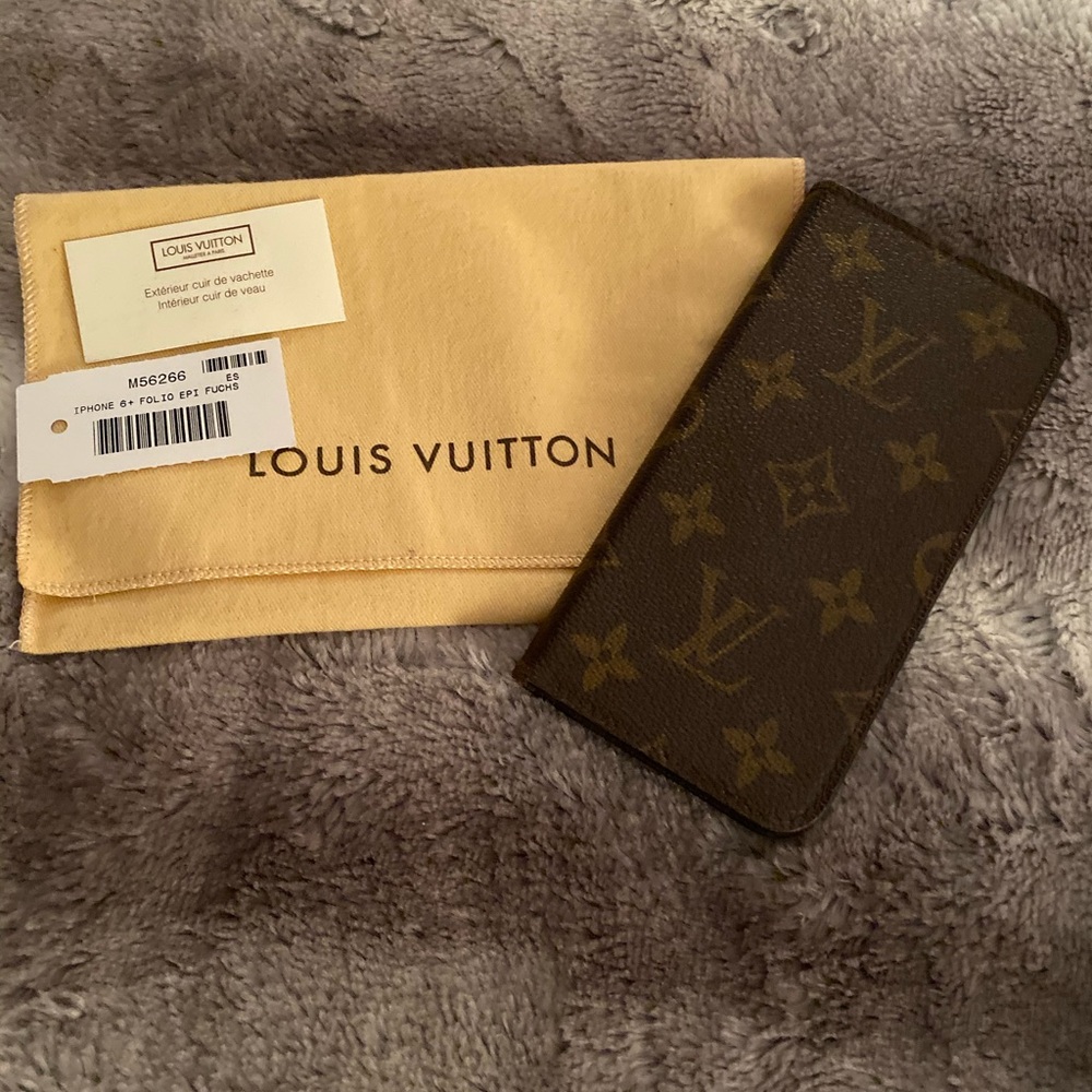 Louis Vuitton Folio case